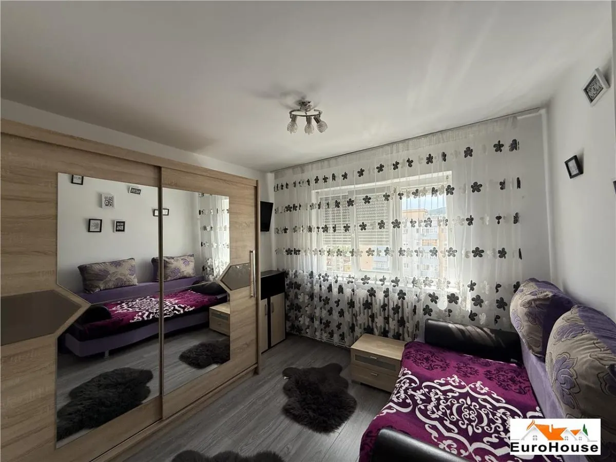 Apartament De Inchiriat Cetate Cu Loc De Parcare , Utilat si Mobilat Complet - foto 4