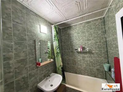Apartament De Inchiriat Cetate Cu Loc De Parcare , Utilat si Mobilat Complet - foto 6