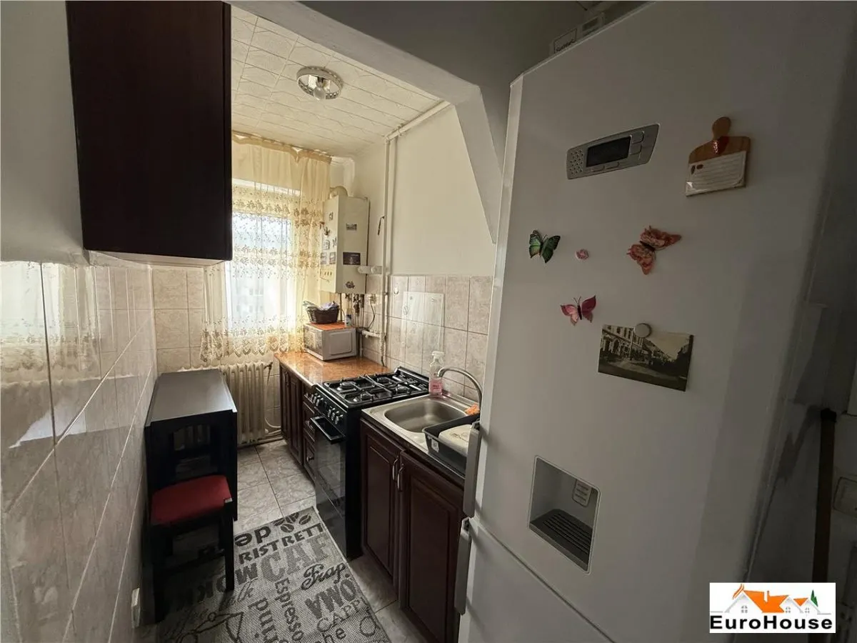 Apartament De Inchiriat Cetate Cu Loc De Parcare , Utilat si Mobilat Complet - foto 8