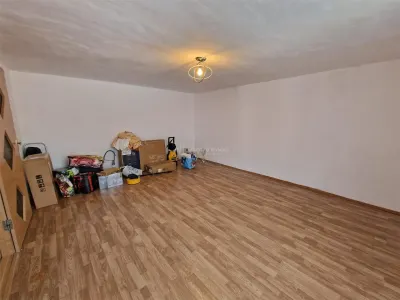 Resita Apartament Et.1 Curte Comuna - foto 3