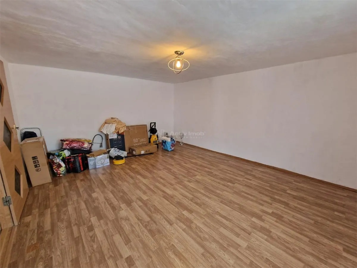 Resita Apartament Et.1 Curte Comuna - foto 3