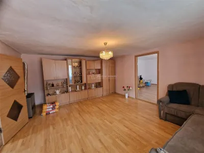 Resita Apartament Et.1 Curte Comuna - foto 4
