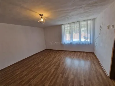 Resita Apartament Et.1 Curte Comuna - foto 7