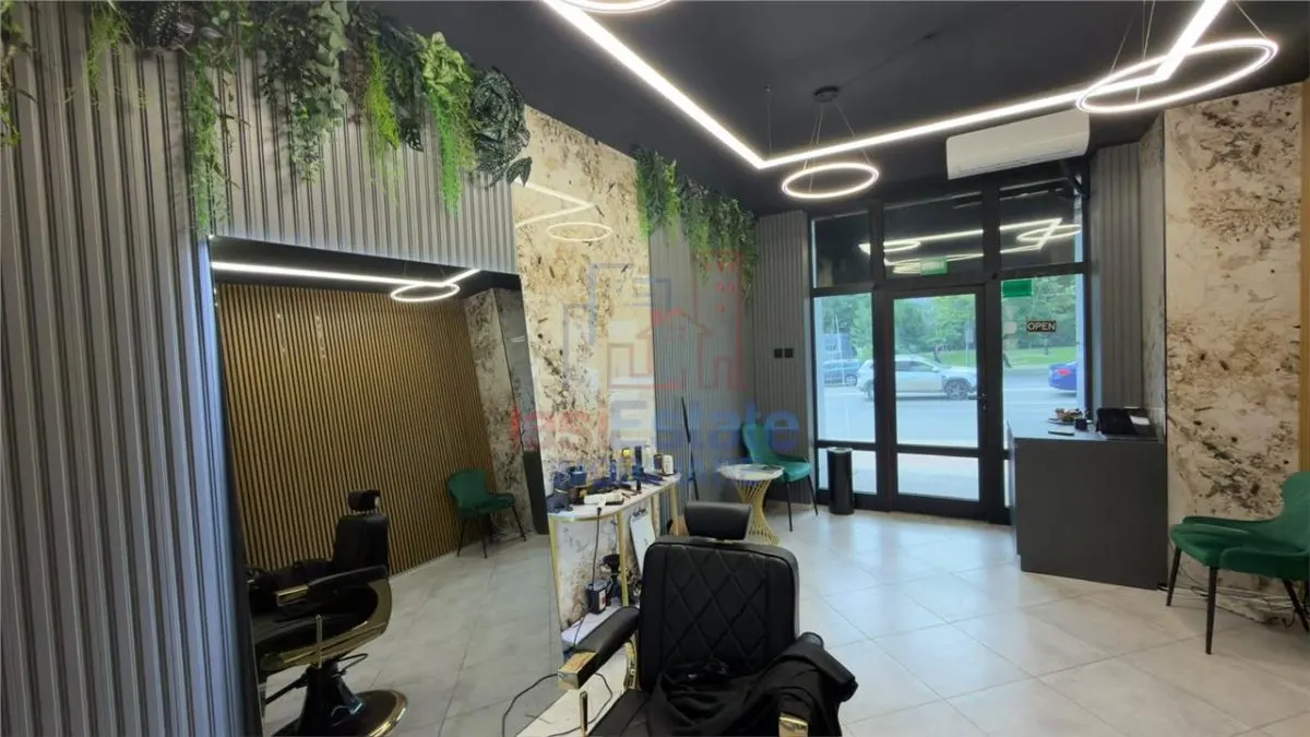 Spatiu comercial in zona Targu Cucu la bulevard - foto 1