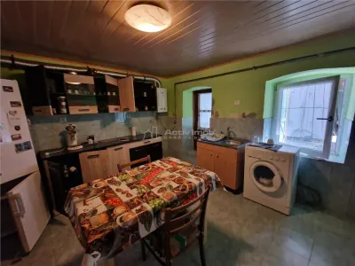 Resita Casa 10 Camere Zona Muncitoresc - foto 9