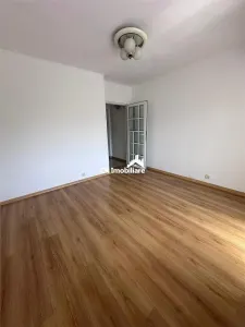 Apartament de vanzare Decebal cu Centrala Proprie - foto 3