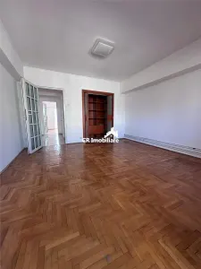 Apartament de vanzare Decebal cu Centrala Proprie - foto 4