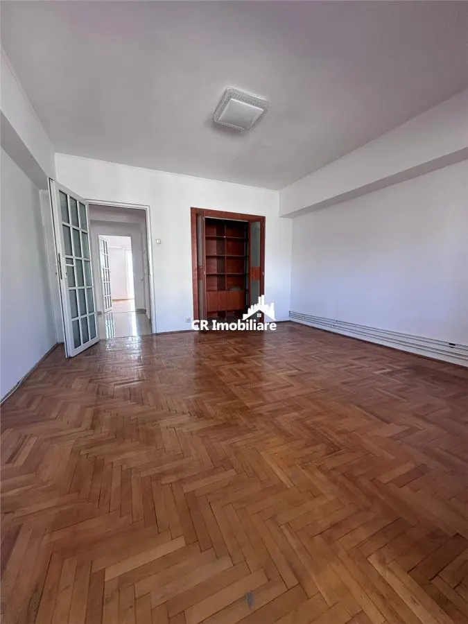Apartament de vanzare Decebal cu Centrala Proprie - foto 4