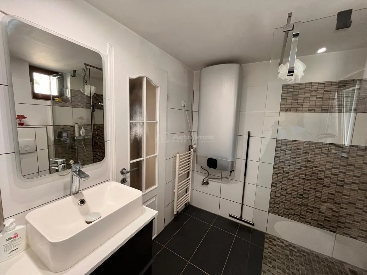 Lugoj,  Vila de Vis Cu Piscina, 440 Mp. Construiti, 820 Mp. Teren - foto 14