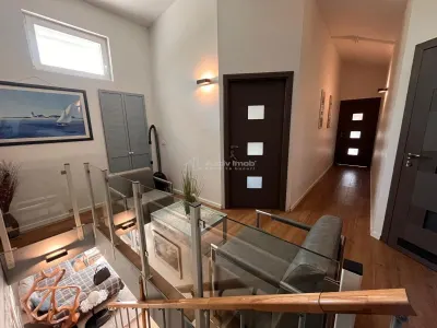 Lugoj,  Vila de Vis Cu Piscina, 440 Mp. Construiti, 820 Mp. Teren - foto 17