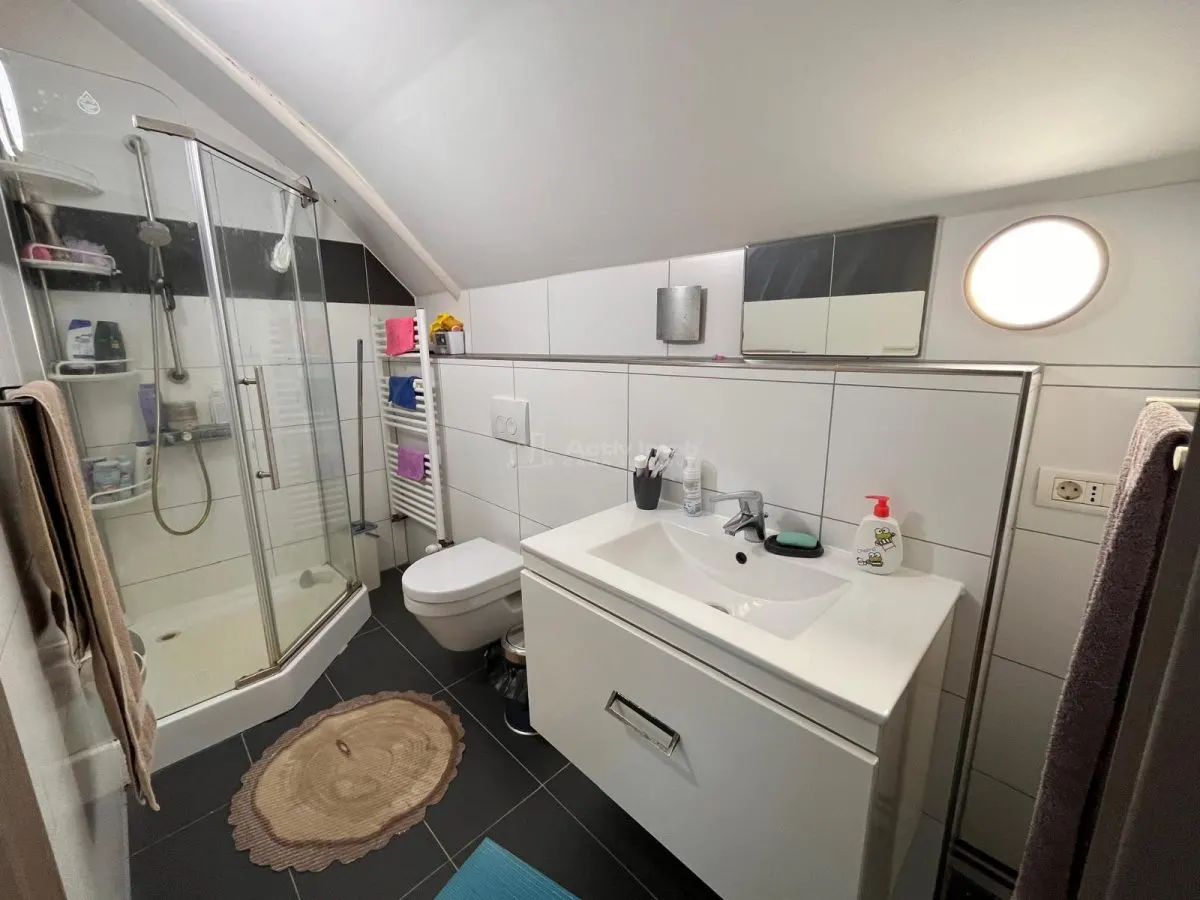 Lugoj,  Vila de Vis Cu Piscina, 440 Mp. Construiti, 820 Mp. Teren - foto 21