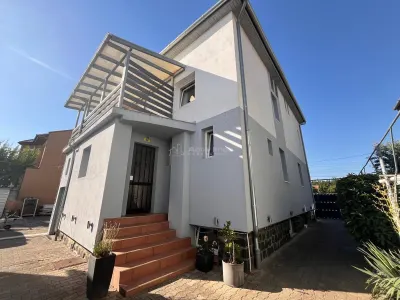Lugoj,  Vila de Vis Cu Piscina, 440 Mp. Construiti, 820 Mp. Teren - foto 25
