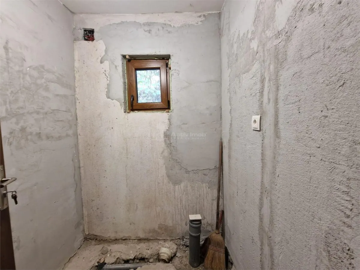 Resita Casa cu Teren privat 4670 Mp. - foto 7