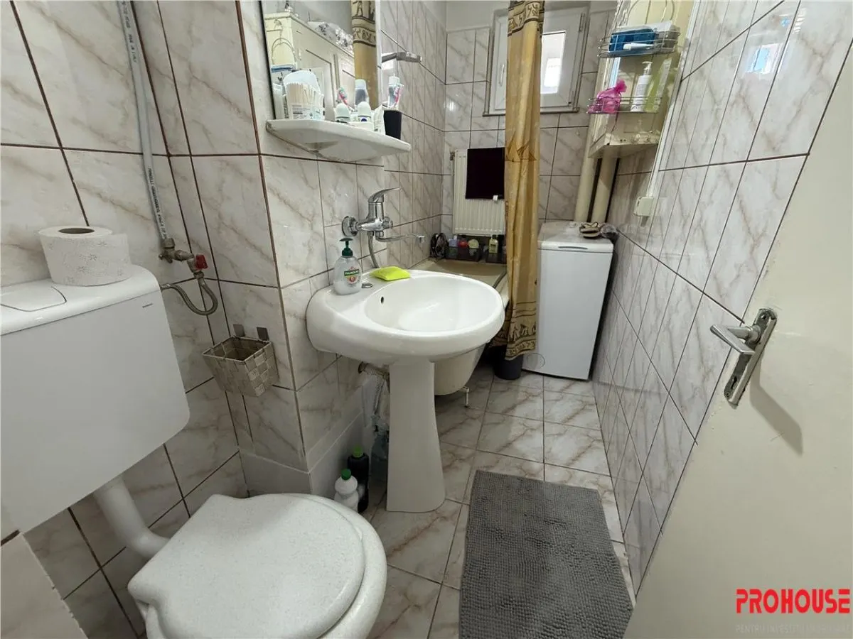 Apartament 2 camere, Mioritei (Slanicului), etaj 4/4, acoperis sarpanta. - foto 9