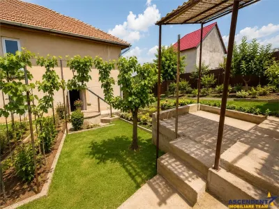 Casa individuala cu 5 camere, garaj, pivnita si curte proprie, Sangeorgiu de Mures. - foto 1