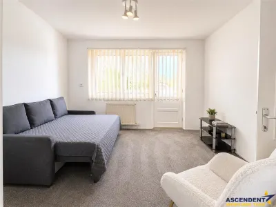 Casa individuala cu 5 camere, garaj, pivnita si curte proprie, Sangeorgiu de Mures. - foto 2