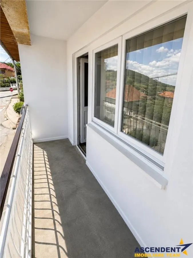Casa individuala cu 5 camere, garaj, pivnita si curte proprie, Sangeorgiu de Mures. - foto 16
