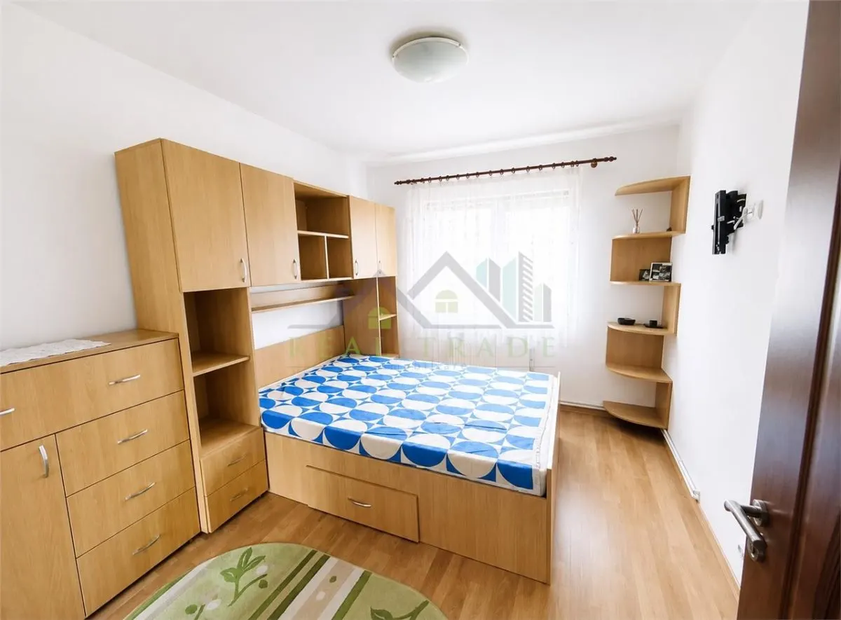 Apartament 2 camere decomandat,  etajul 1 mobilat si utilat , parcare - foto 1