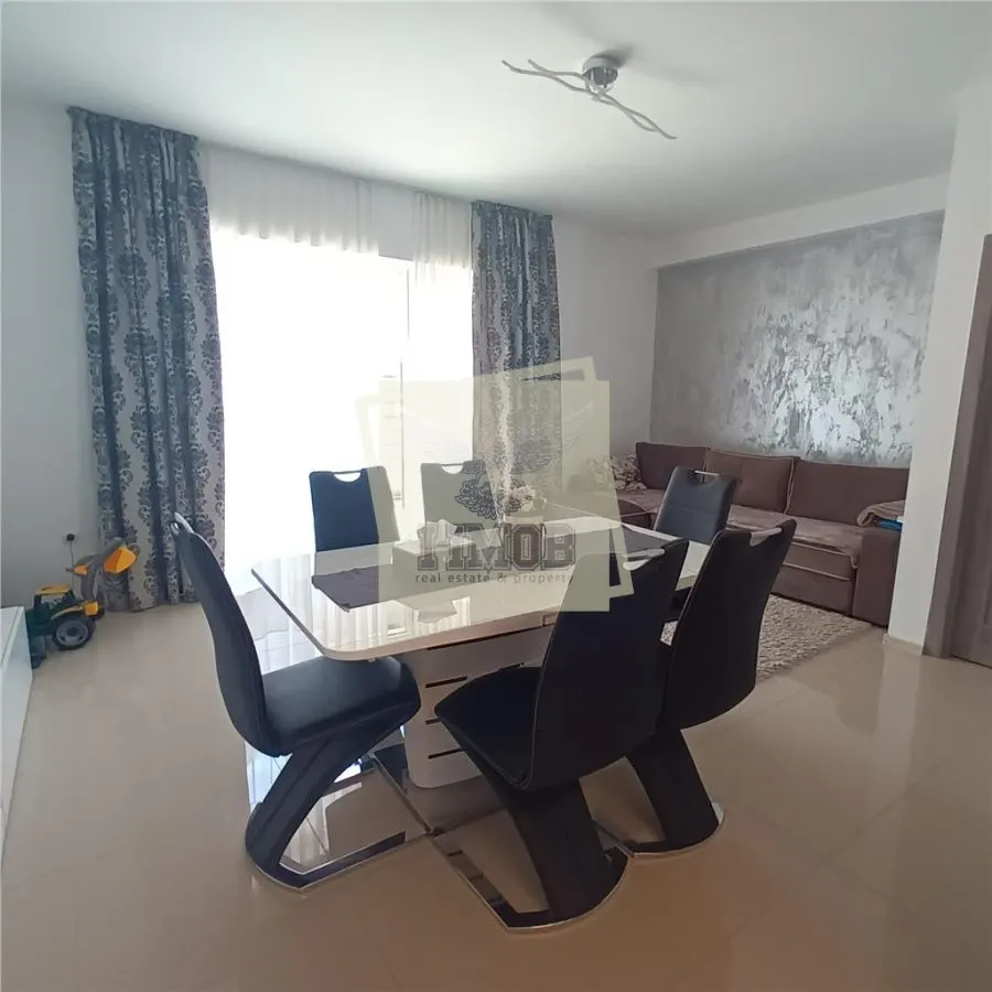 Casa cu 3 camere 3 balcoane si parcare privata in Selimbar - foto 1