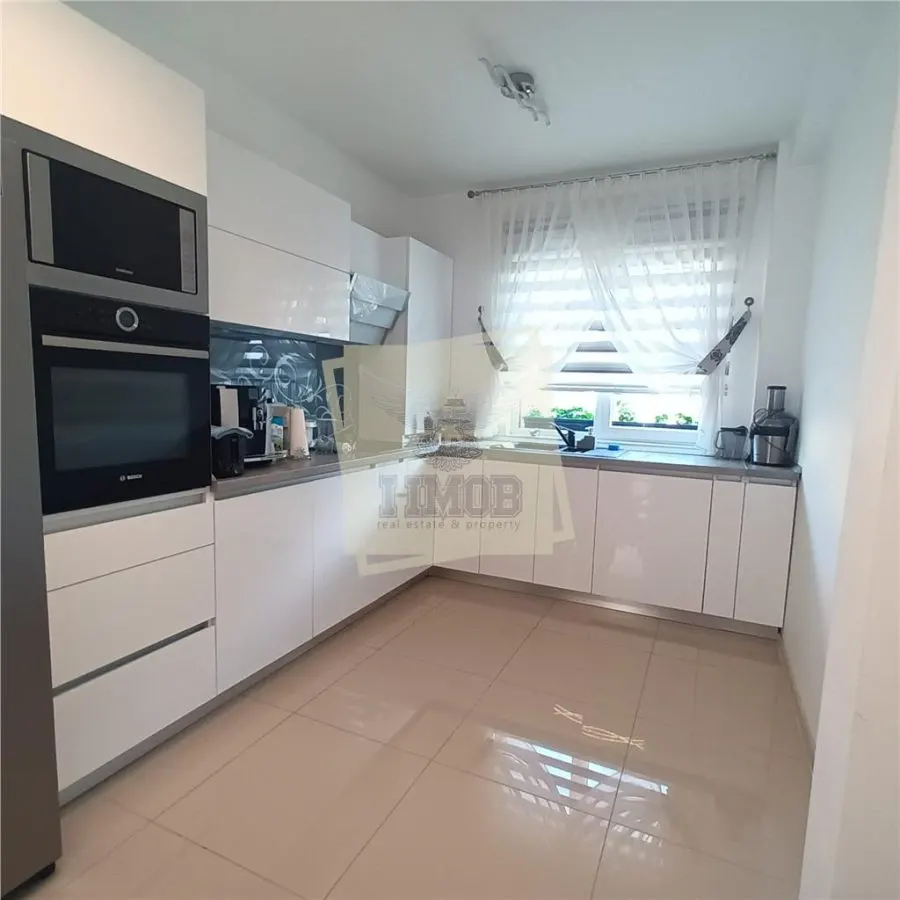 Casa cu 3 camere 3 balcoane si parcare privata in Selimbar - foto 6