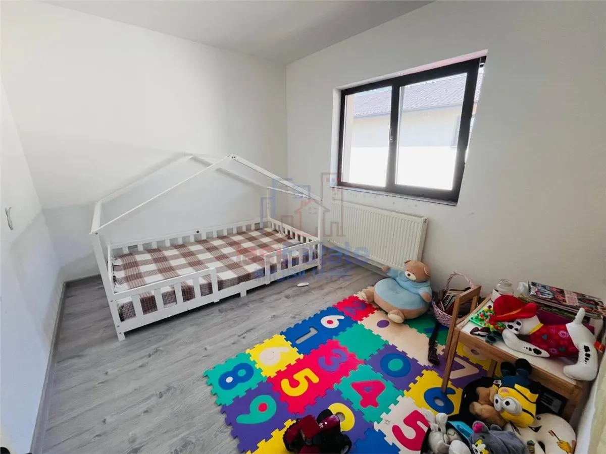 Casa cu 4 camere 2 bai mobilata și utilata zona Miroslava - foto 7