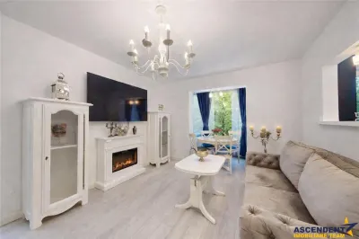 Eleganta si simplitate - Centrul Civic, renovat, etaj 2, design cu detalii unice - foto 1