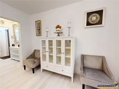 Eleganta si simplitate - Centrul Civic, renovat, etaj 2, design cu detalii unice - foto 6