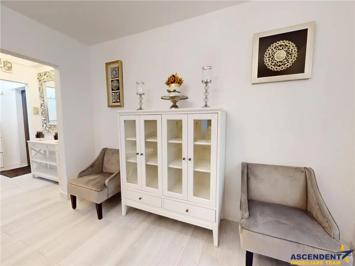 Eleganta si simplitate - Centrul Civic, renovat, etaj 2, design cu detalii unice - foto 6