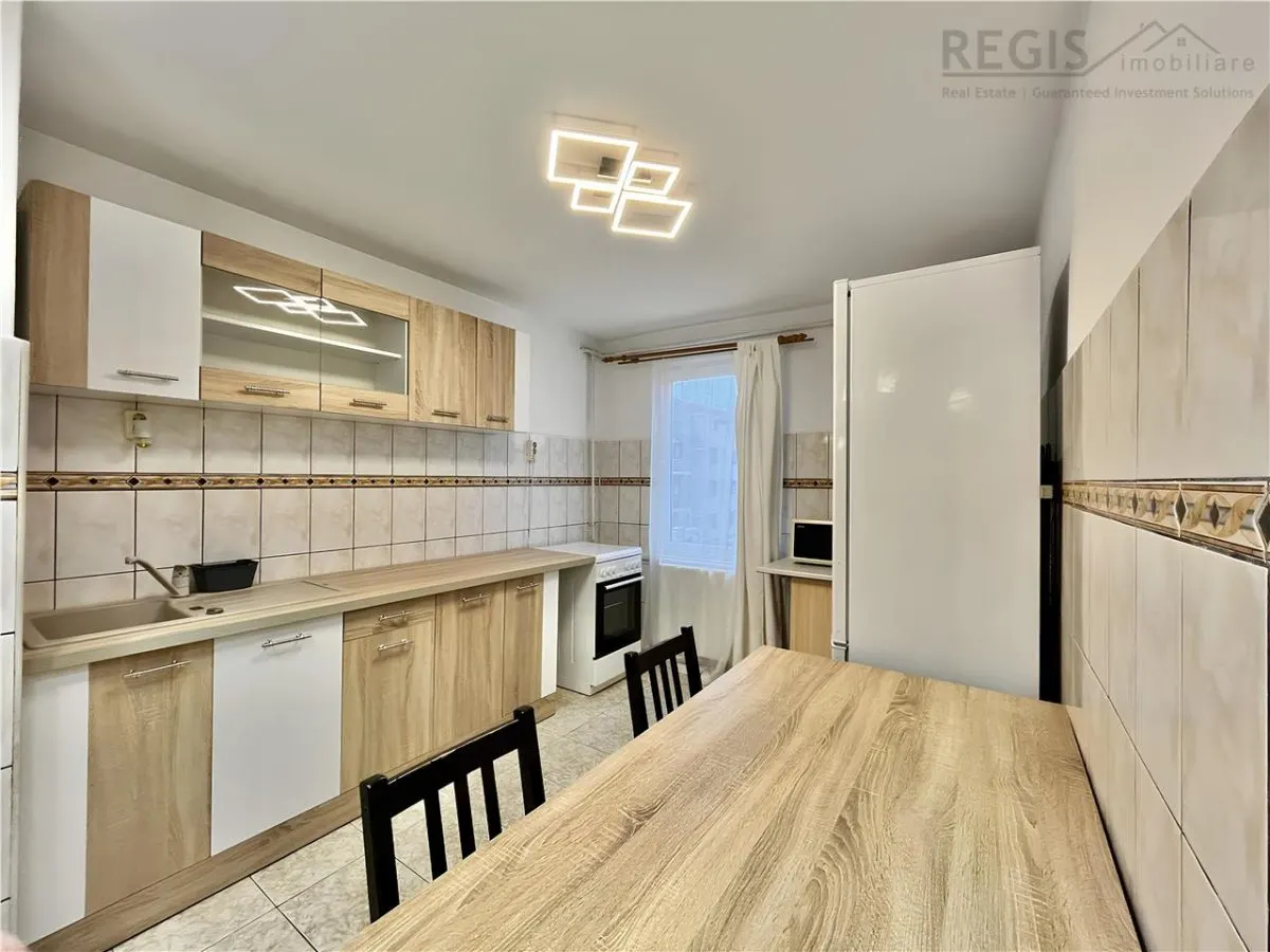 Apartament Decomandat cu 3 Camere si Parcare in Tractorul - foto 2