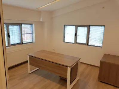 Spatiu birouri si depozit in Ploiesti, zona Xenia. - foto 25