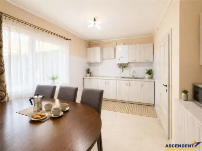 Casa potential:locuire multifamiliala,activitati comerciale,birouri,677 mp teren - foto 3