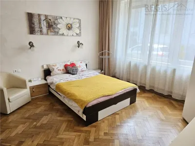 Investitie la cheie in zona centrala! 2 apartamente la casa, transformate in 3 unitati independente cu intrari separate – ideale pentru Airbnb - Brasov