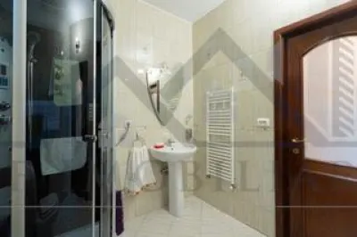 Vand - Schimb  Vila Lux D+P+M  SU= 200mp Teren 426mp Tatarasi str Stejar, cu ap 3cd zona centrala plus diferenta - foto 14