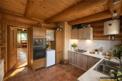 Resedinte montane,mobilate,echipate, jacuzzi,piscina,pretios areal,Sambata de Sus. - foto 18