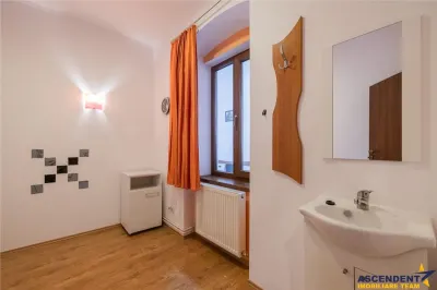 Casa pretabila: rezidential/ comercial/ servicii  Central, Fagaras - foto 13