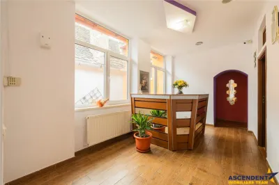 Casa pretabila: rezidential/ comercial/ servicii  Central, Fagaras - foto 4