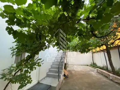 Casa P+1 cu 2 apartamente - pozitie excelenta pe Aleea Ghirodei - foto 2