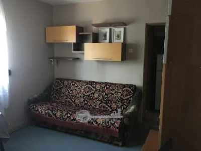 Garsonieră de închiriat – Bd. Poitiers, etaj 2/3, centrală proprie - Iasi