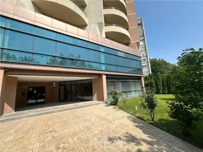 Vanzare Spatiu comercial stradal - Parter si Mezanin - 900 mp - foto 5