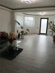Casa de vanzare cu 6 Dormitoare-Teren 1.100 mp- Popesti-Giurgiu-Pozitie stradala-Partial mobilata - foto 2
