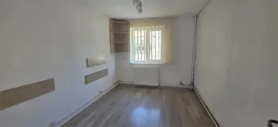 spatiu comercial de inchiriat 3 camere micro 9 statia Caraiman - foto 2