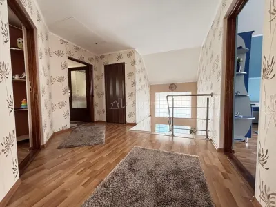 Casa - Vila - str. Piatra Craiului - foto 12