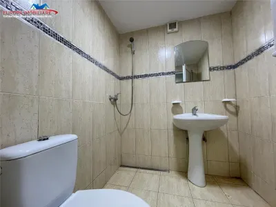 Spatiu comercial de vanzare  Zona E3 - foto 6