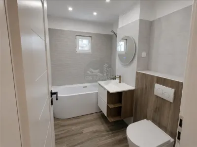 Apartament 3 camere decomandat 2 bai balcon pivnita zona Strand - foto 7