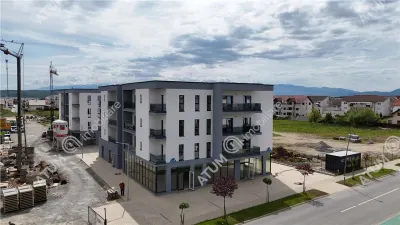 Apartament cu 3 camere la cheie balcon parcare amplasat la etajul 2 in Selimbar zona Pictor Brana - foto 2