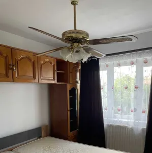Decomandat la etajul 1 cu centrala propie - foto 2
