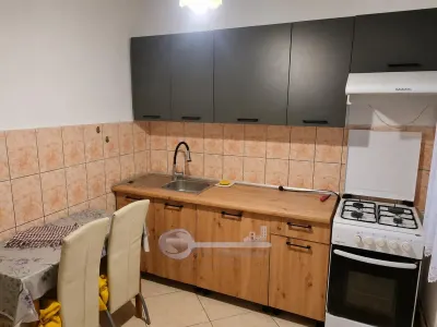 Apartament 2 camere decomandat | Piața Nicolina -  400€ - foto 3