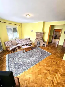 O proprietate rara | Locuinta generoasa + spațiu comercial cu acces stradal - foto 2