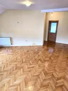 O proprietate rara | Locuinta generoasa + spațiu comercial cu acces stradal - foto 17