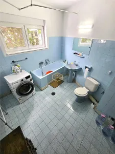 O proprietate rara | Locuinta generoasa + spațiu comercial cu acces stradal - foto 22
